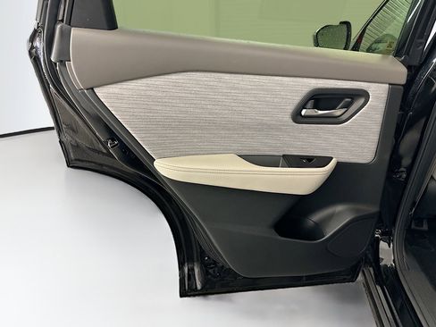 Used 2023 Nissan Rogue SV image 26