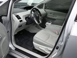 Used 2014 Toyota Prius V Five image 2
