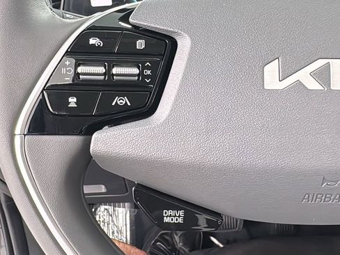 New 2025 Kia Niro EX image 21