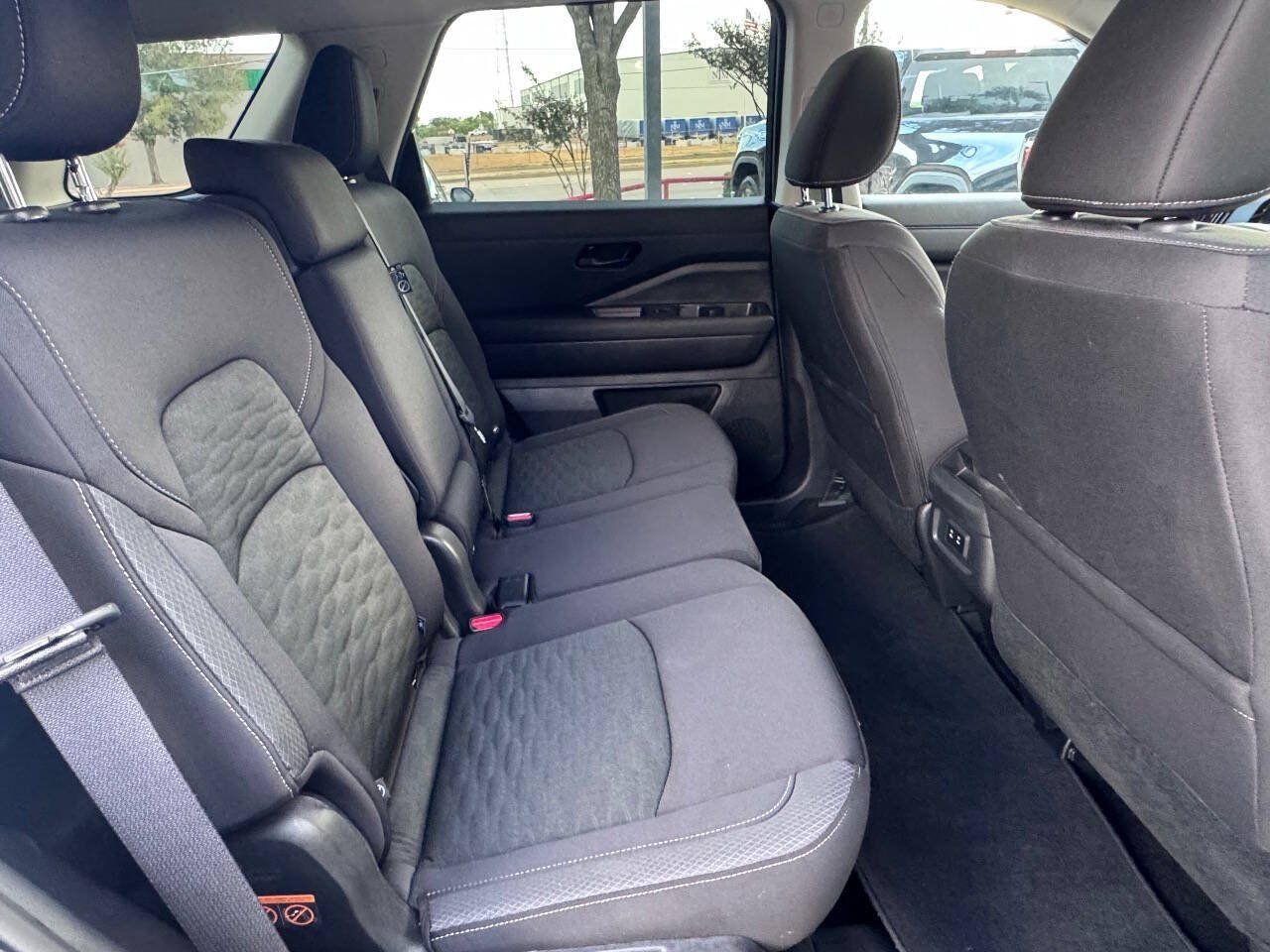 Used 2026 Nissan Pathfinder SV FWD image 19