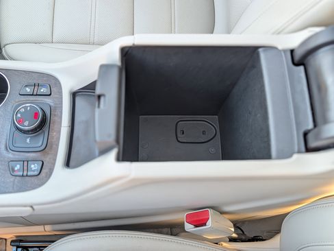 Used 2022 GMC Acadia Denali w/ Denali Ultimate Package image 28