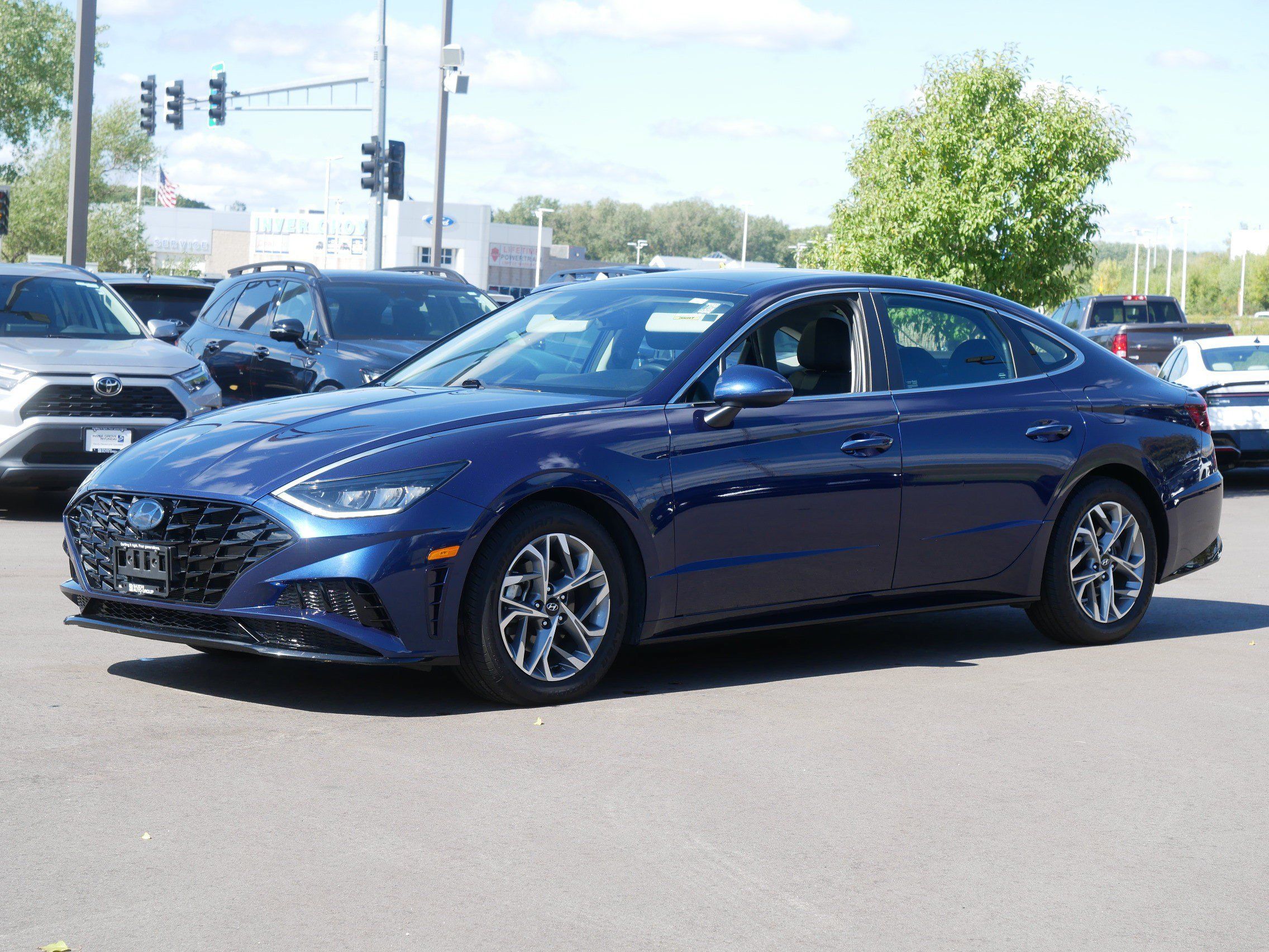 Used 2020 Hyundai Sonata SEL w/ Convenience + Sunroof Package FWD image 2
