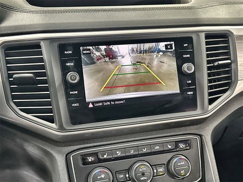 Used 2020 Volkswagen Atlas Cross Sport SE image 20