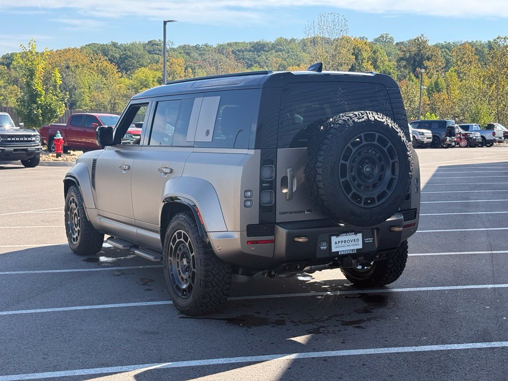 Used 2025 Land Rover Defender 110 AWD/4WD image 7
