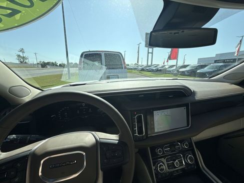 Used 2023 GMC Yukon Denali AWD/4WD image 27