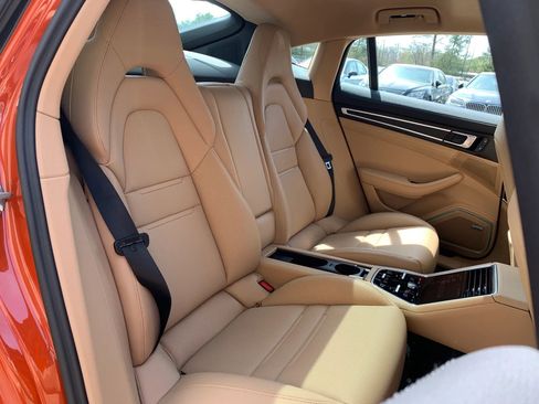 Used 2023 Porsche Panamera image 40