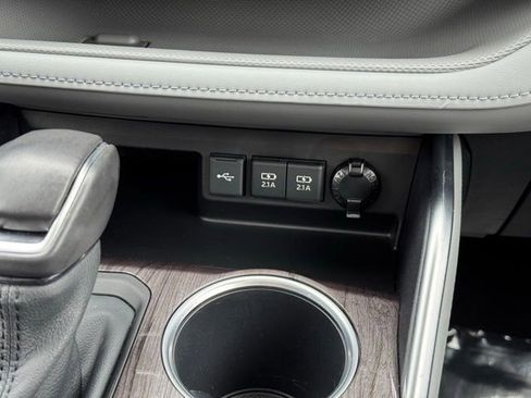 Used 2021 Toyota Highlander Limited image 17