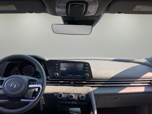 Used 2023 Hyundai Elantra SE image 21