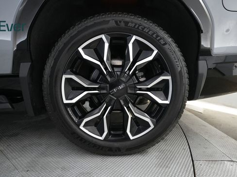 Used 2024 GMC Sierra EV Denali AWD/4WD image 14
