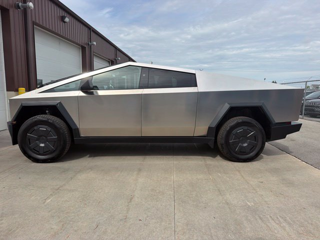 Used 2026 Tesla Cybertruck AWD Crew Cab image 22