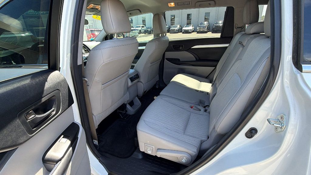 Used 2018 Toyota Highlander Plus FWD image 24