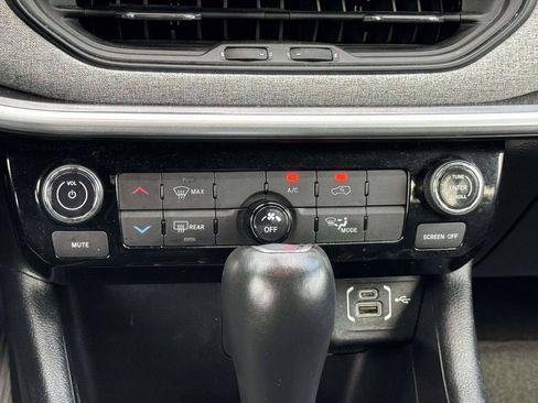 Used 2024 Jeep Compass Latitude AWD/4WD image 6