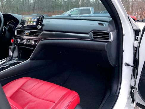 Used 2018 Honda Accord Sport image 18
