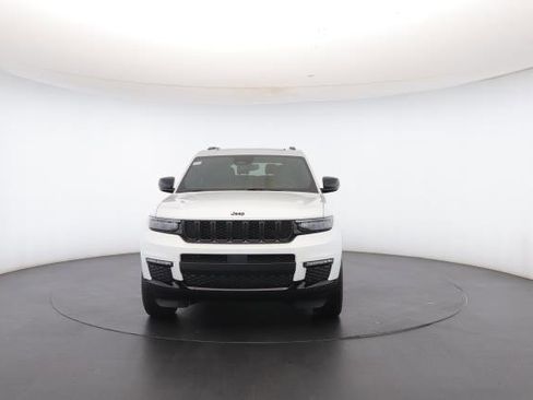 New 2025 Jeep Grand Cherokee L Limited w/ Black Appearance Package image 36