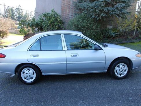 Used 2002 Ford Escort Sedan image 11