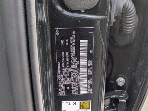 Used 2025 Lexus RZ 450e image 35