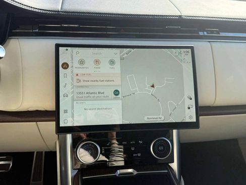 Used 2023 Land Rover Range Rover SE image 43