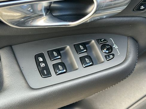 Certified 2025 Volvo XC90 B6 Plus image 16