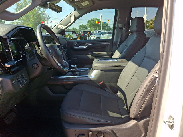 Used 2022 Chevrolet Silverado 1500 LTZ w/ Technology Package AWD/4WD image 13