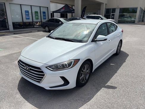 Used 2017 Hyundai Elantra SE image 3