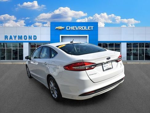 Used 2017 Ford Fusion SE FWD image 5