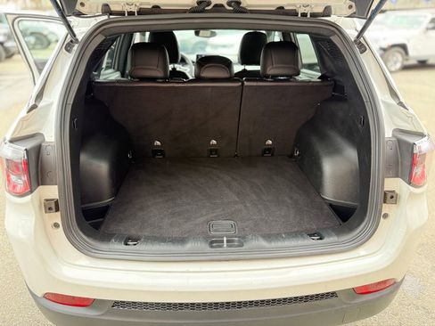 Used 2024 Jeep Compass Latitude image 27