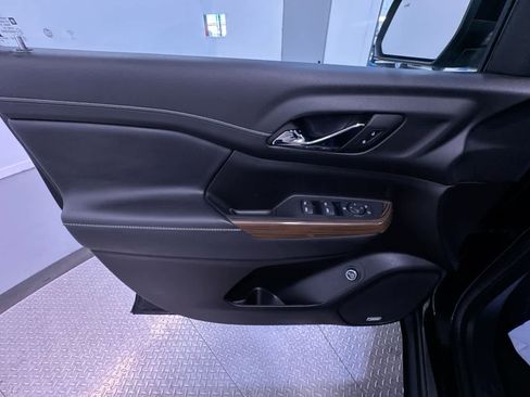 Used 2023 GMC Acadia SLE w/ Driver Convenience Package image 12