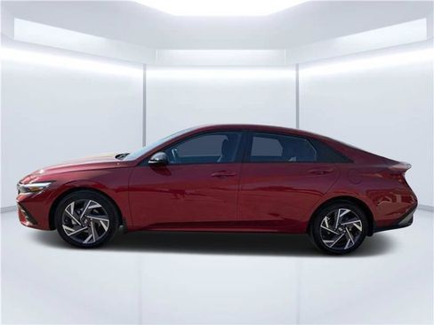 Used 2025 Hyundai Elantra Sport FWD image 7