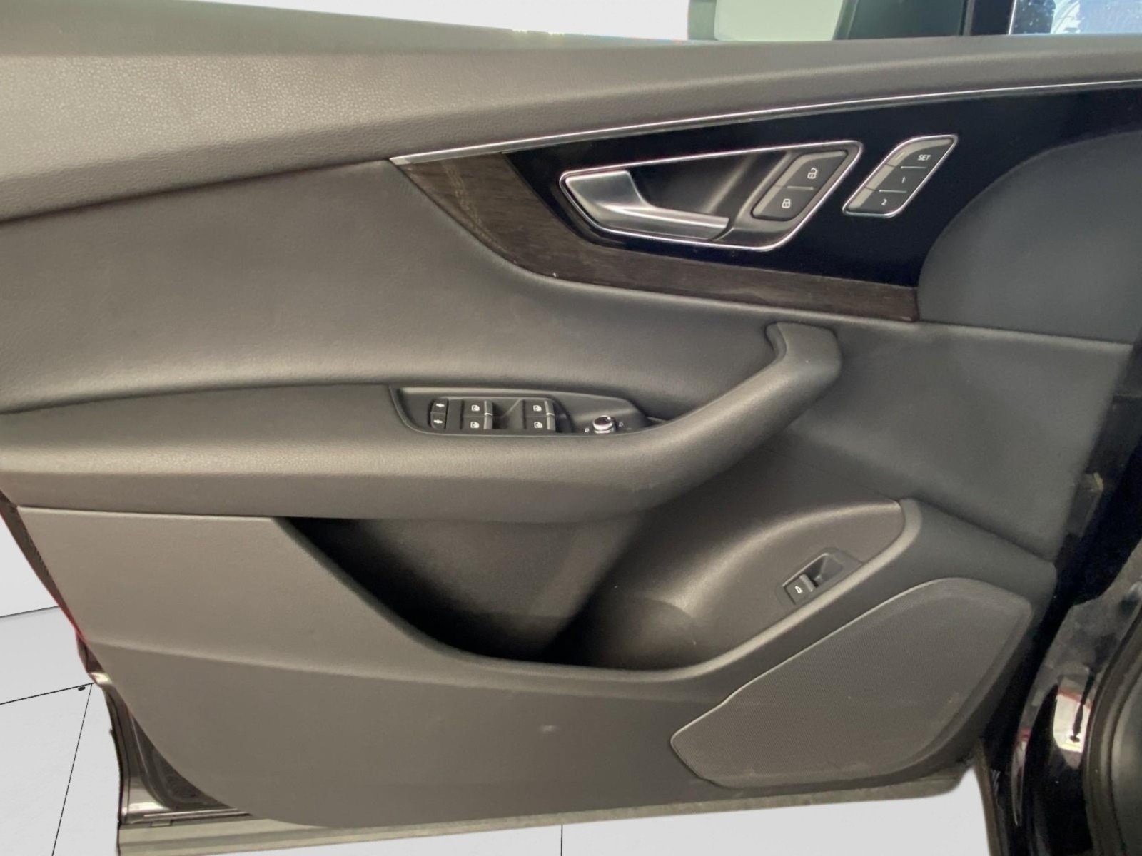 Used 2019 Audi Q7 3.0T Premium w/ Convenience Package AWD/4WD image 23