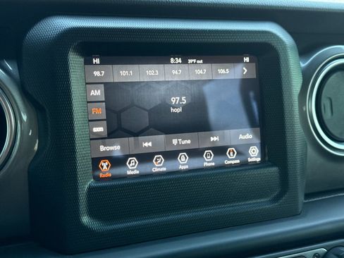 Used 2020 Jeep Wrangler Unlimited Sahara image 20