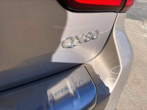 Used 2023 INFINITI QX80 Premium Select image 10