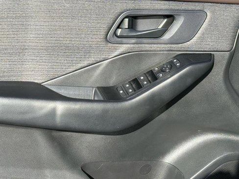 Used 2023 Nissan Rogue S image 20