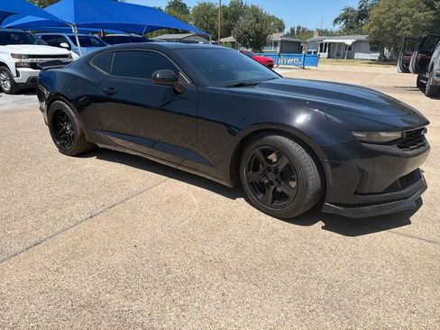 Used 2023 Chevrolet Camaro LT RWD image 3