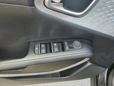 Used 2023 Kia Soul LX w/ LX Technology Package FWD image 15