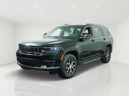Certified 2023 Jeep Grand Cherokee L Limited w/ Trailer Tow Package AWD/4WD image 3