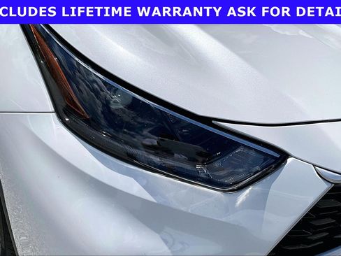 Used 2021 Toyota Highlander LE AWD/4WD image 24