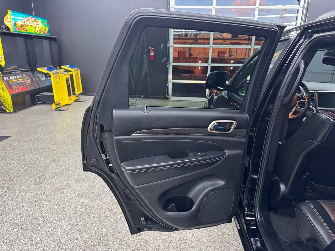 Used 2017 Jeep Grand Cherokee Overland AWD/4WD image 12