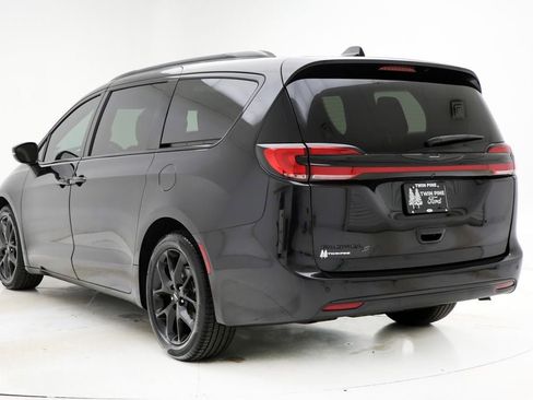 Used 2023 Chrysler Pacifica Touring-L w/ S Appearance Package image 6