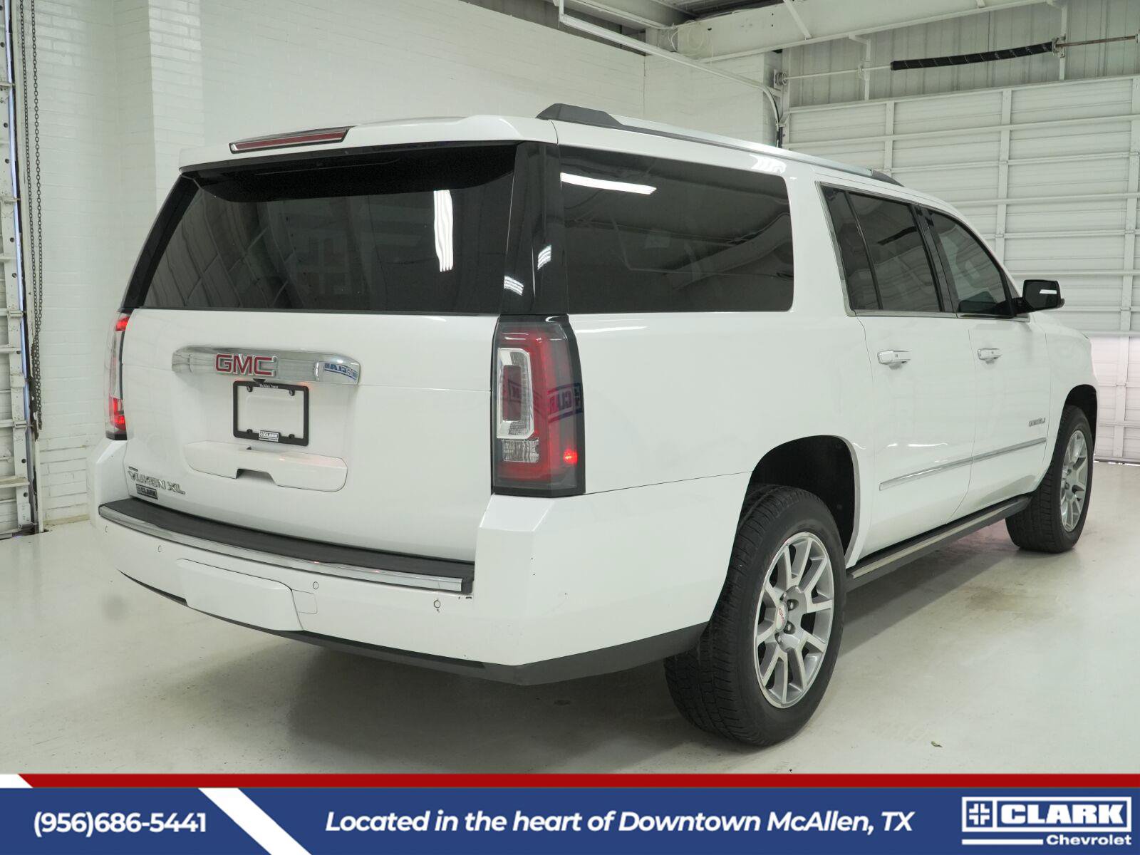Used 2018 GMC Yukon XL Denali w/ Denali Ultimate Package AWD/4WD image 4