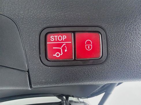 Used 2024 Mercedes-Benz GLS 450 4MATIC image 26