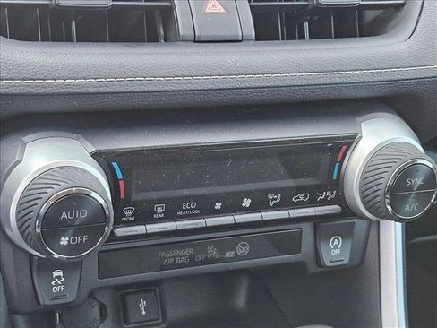 Used 2020 Toyota RAV4 XLE image 10