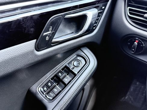 Used 2021 Porsche Macan S image 11