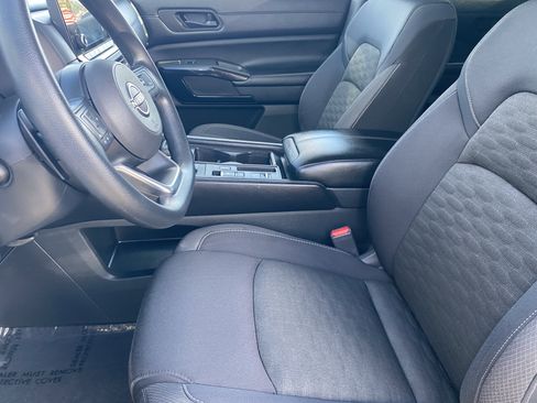 Used 2023 Nissan Pathfinder S image 17