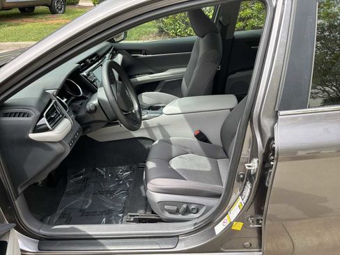 Used 2019 Toyota Camry LE image 15