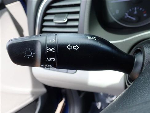 Used 2018 Hyundai Elantra SEL FWD image 11