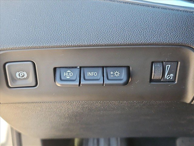 Used 2023 Buick Enclave Avenir w/ Avenir Technology Package AWD/4WD image 17