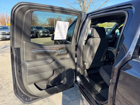 Used 2023 Chevrolet Silverado 1500 LT image 17
