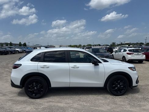 Used 2023 Honda HR-V Sport image 9