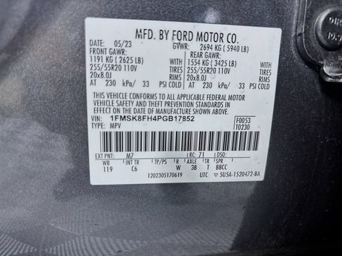 Used 2023 Ford Explorer Limited AWD/4WD image 34