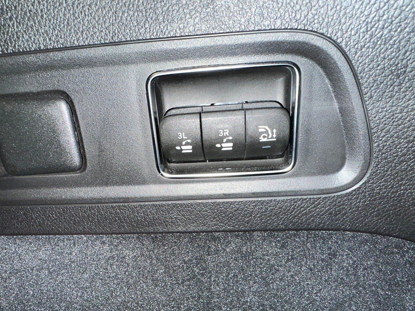 Certified 2025 Mercedes-Benz GLS 450 4MATIC image 38